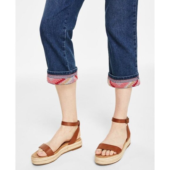 Style & Co. Women's Pink Detail Embroidered Curvy Capri Jeans NWT - Picture 5 of 10